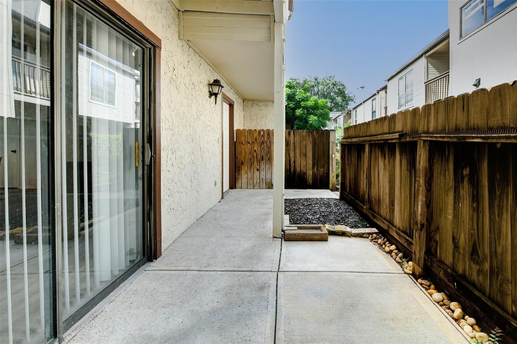 3915 Tanglewilde Street - Photo 18