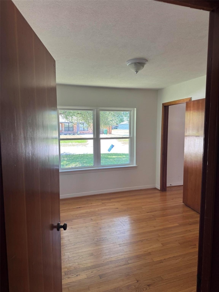 946 Stonecrest Drive - Photo 3