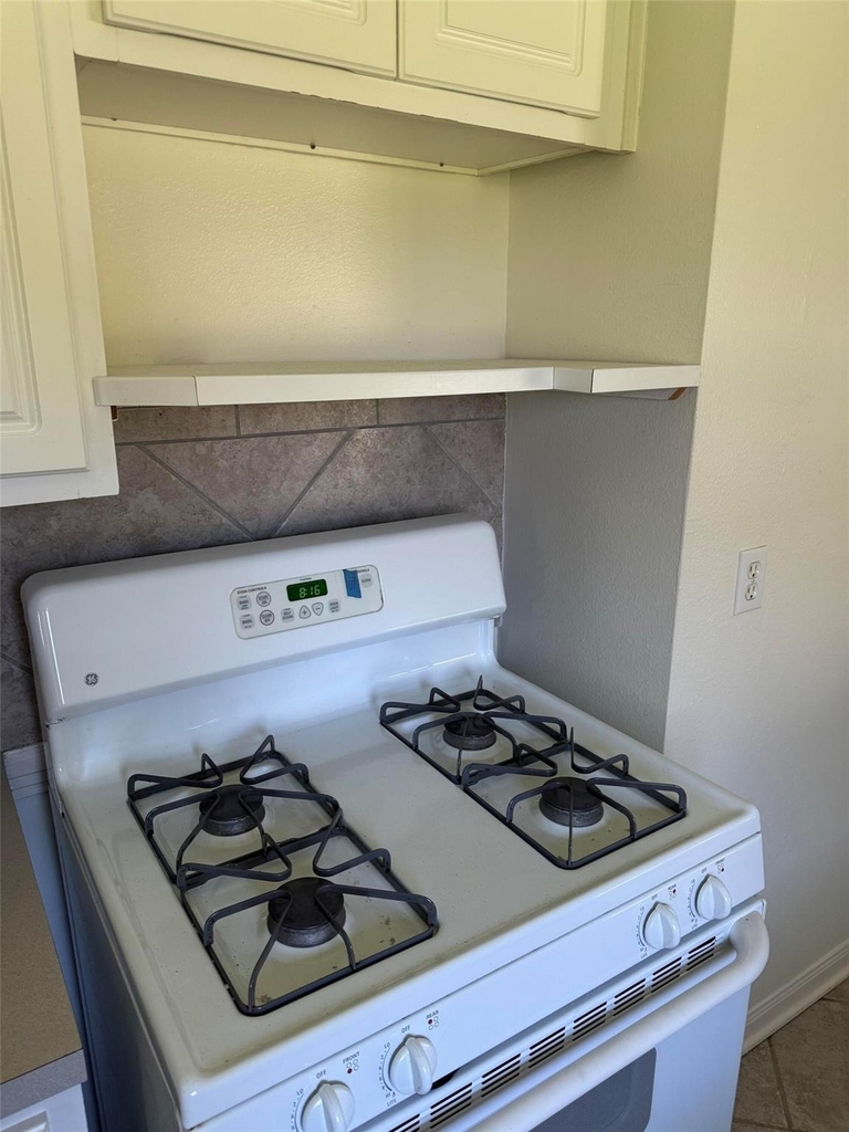 946 Stonecrest Drive - Photo 10