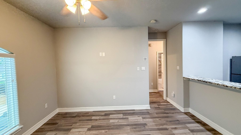 7823 Gladstone Street - Photo 4