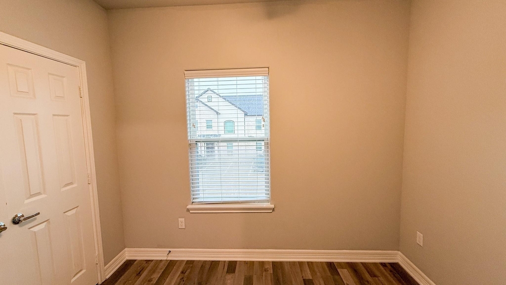 7823 Gladstone Street - Photo 5