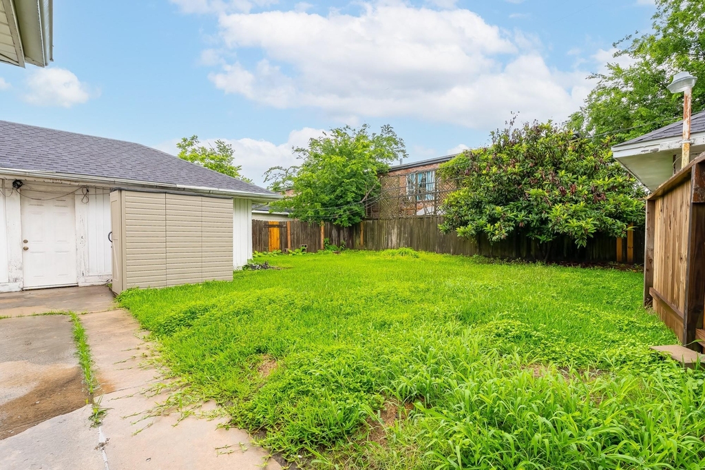 8819 Hazen Street - Photo 3