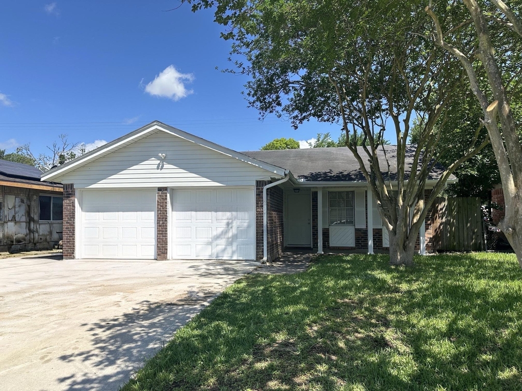 934 Bacliff Drive - Photo 0