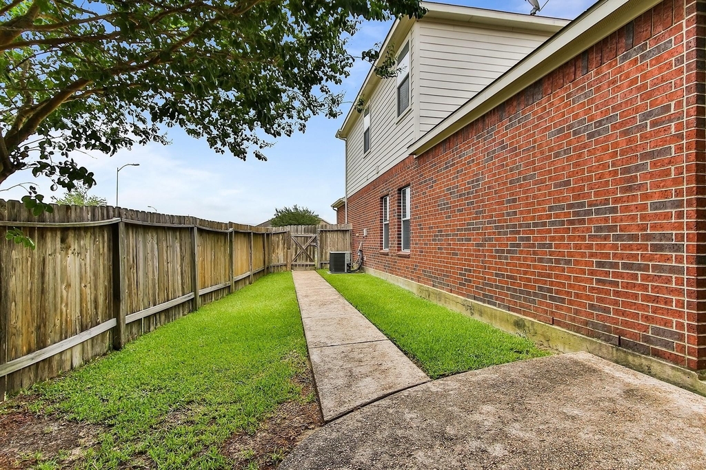 602 Blue Oasis Court - Photo 34