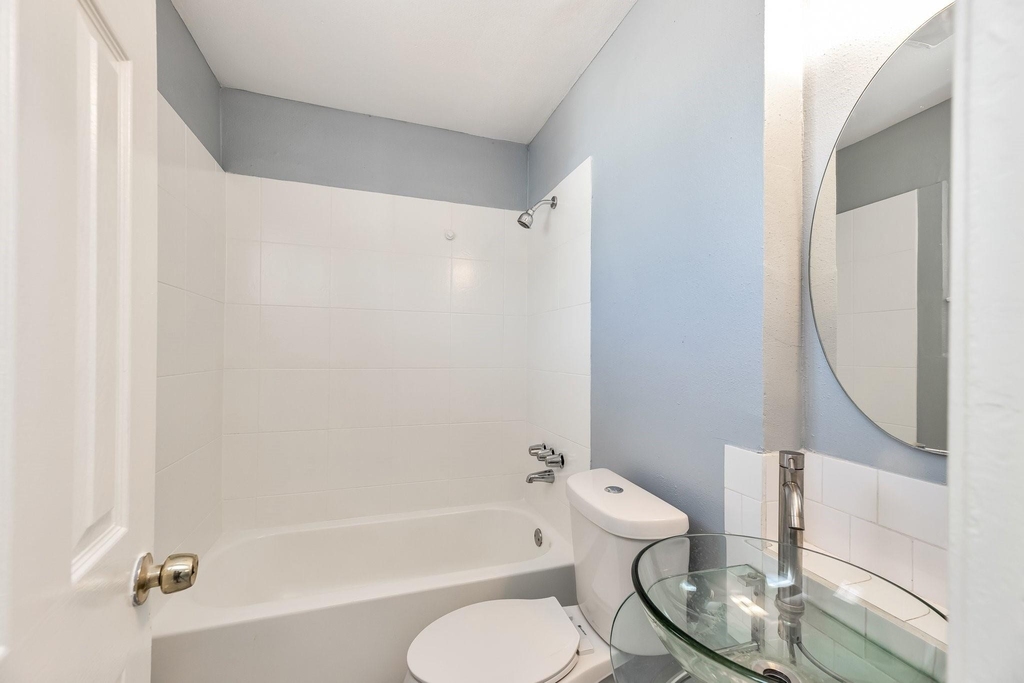 3040 Golfcrest Boulevard - Photo 6