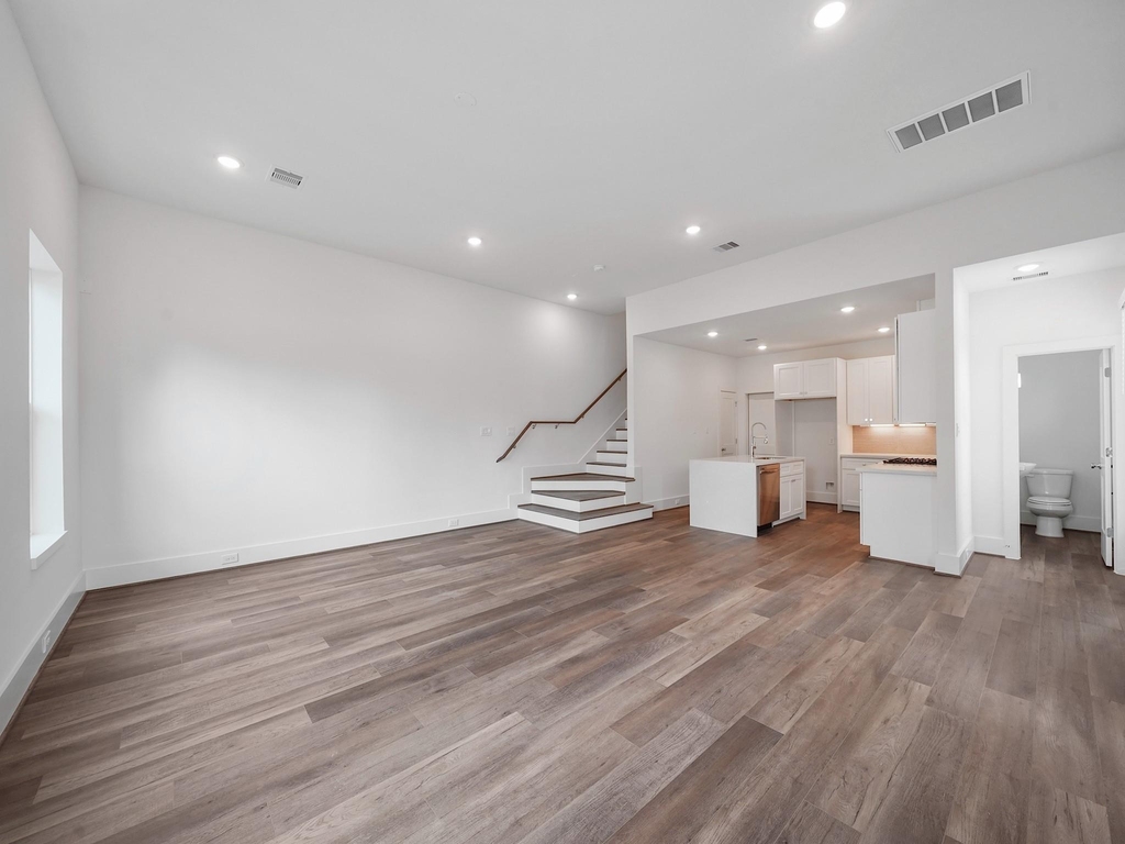 7502 Carver Road - Photo 2
