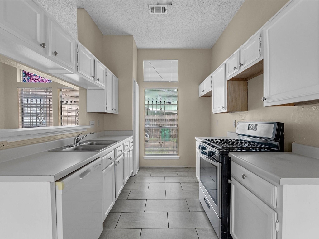 6338 Southwood Court N - Photo 5