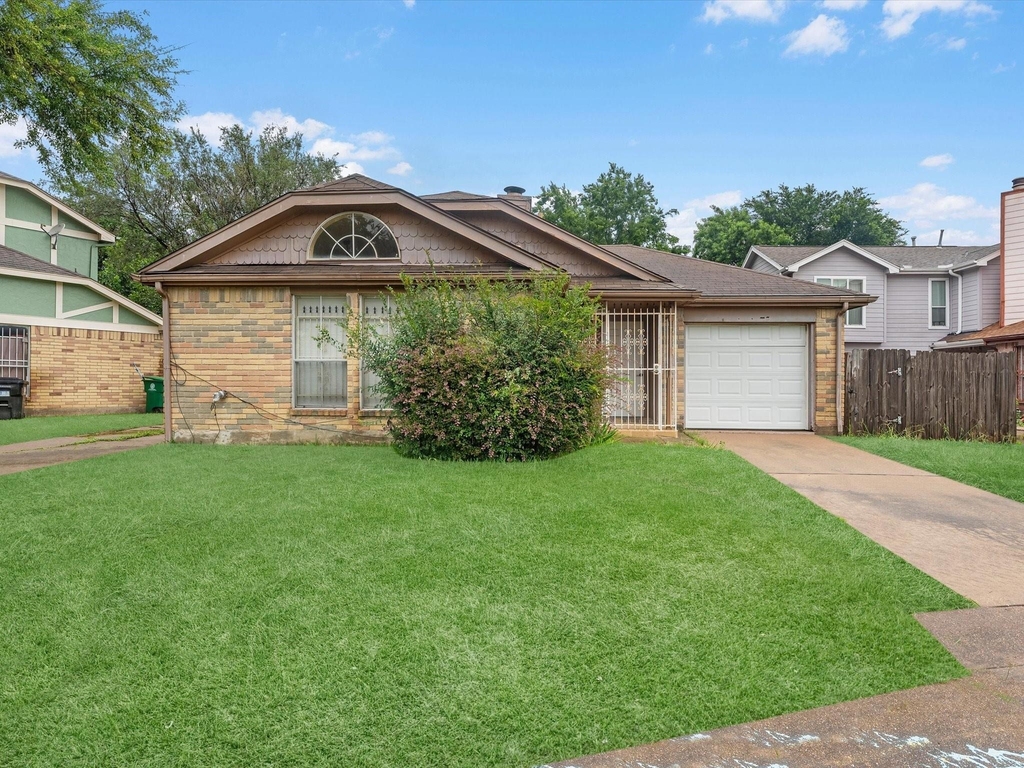6338 Southwood Court N - Photo 0