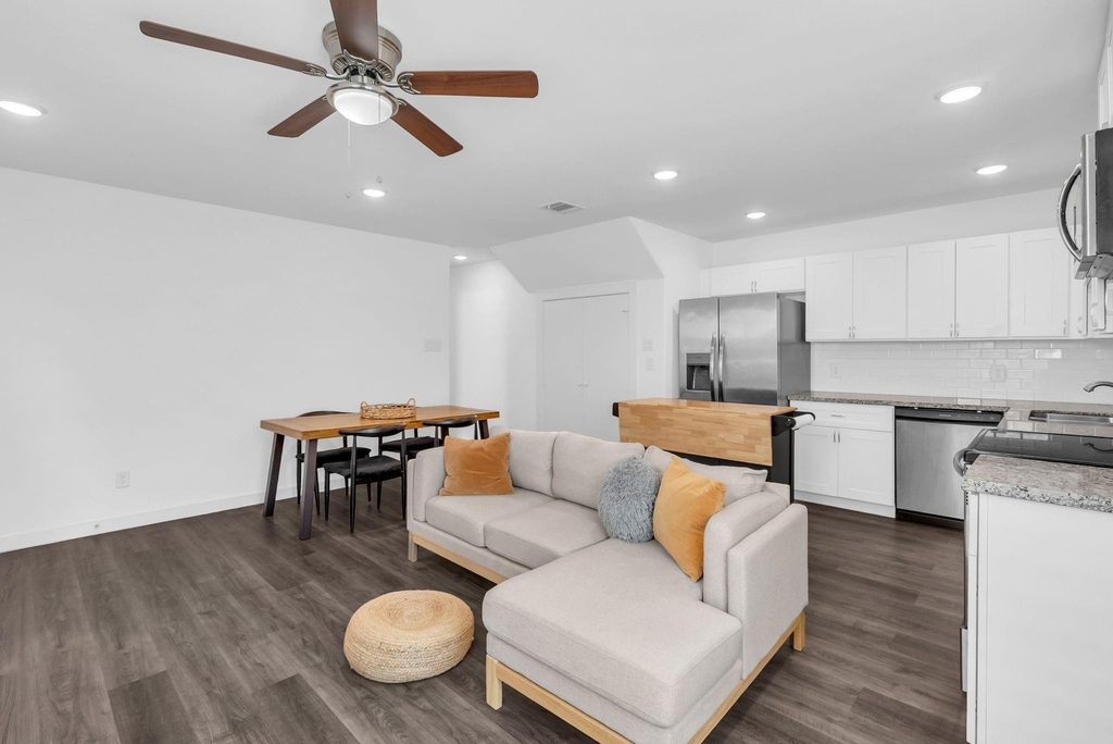 8124 Sterlingshire Street - Photo 13