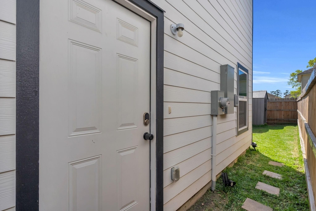 8124 Sterlingshire Street - Photo 10