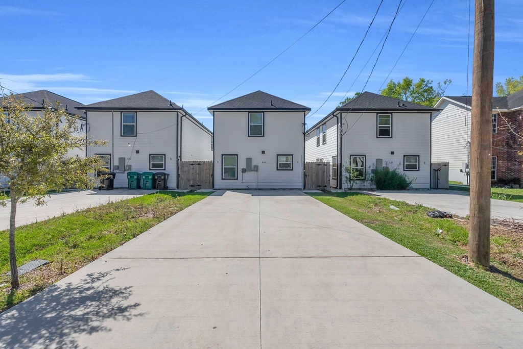 8124 Sterlingshire Street - Photo 3