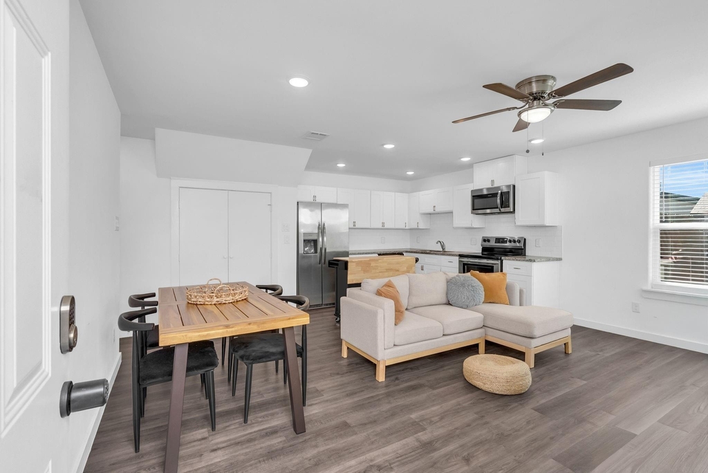 8124 Sterlingshire Street - Photo 1