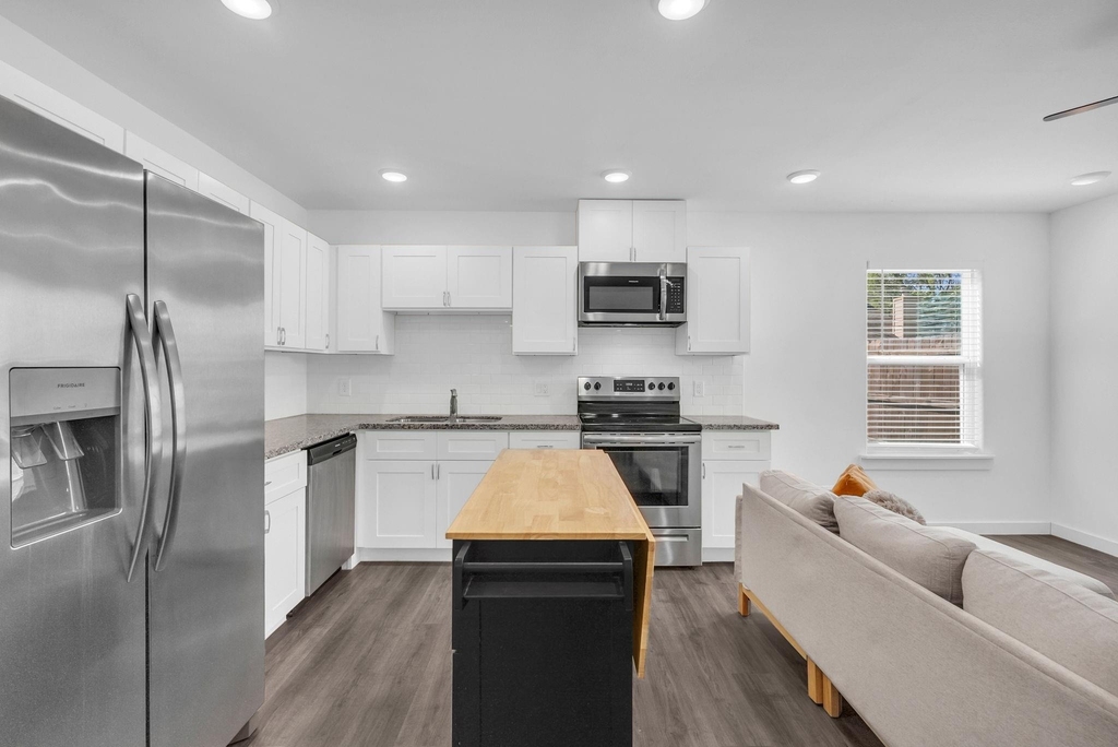 8124 Sterlingshire Street - Photo 17