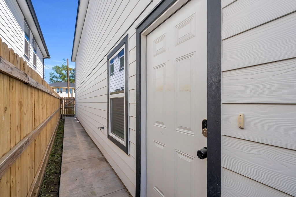 8124 Sterlingshire Street - Photo 11
