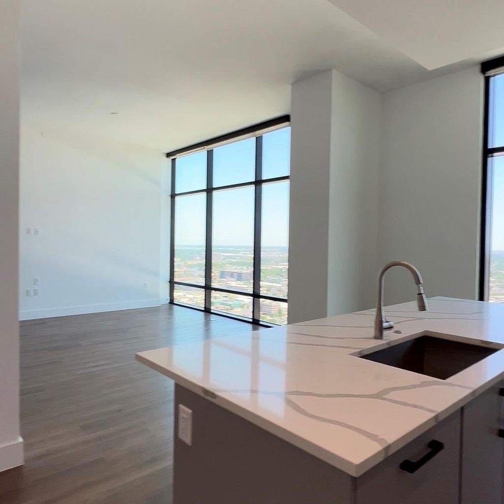 808 Crawford Street - Photo 5