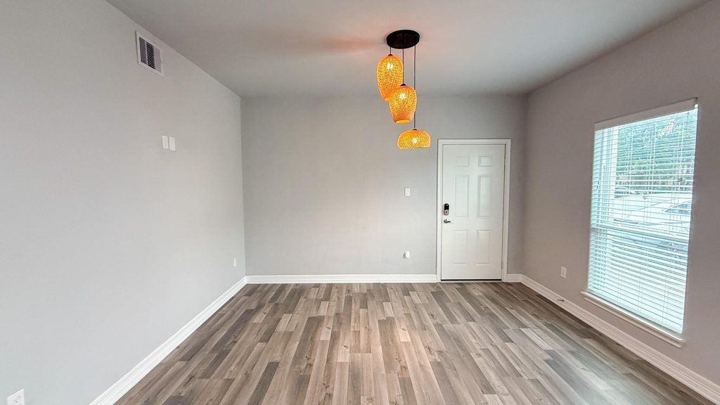 7823 Gladstone Street - Photo 3
