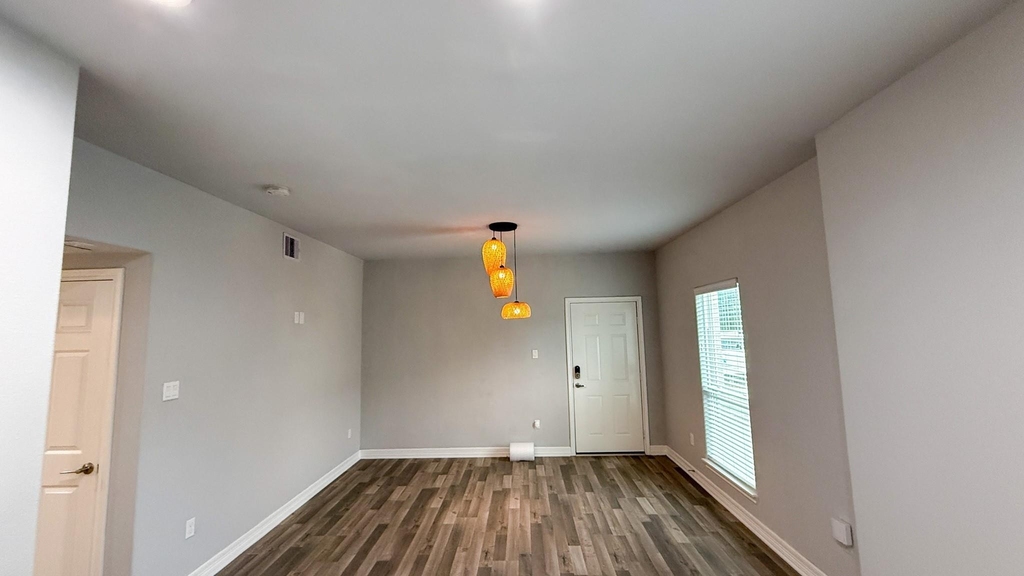 7823 Gladstone Street - Photo 2
