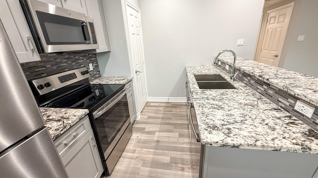 7823 Gladstone Street - Photo 5