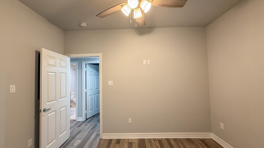 7823 Gladstone Street - Photo 11