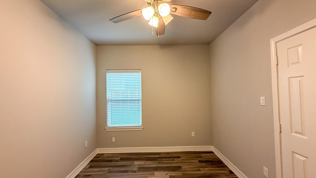 7823 Gladstone Street - Photo 7