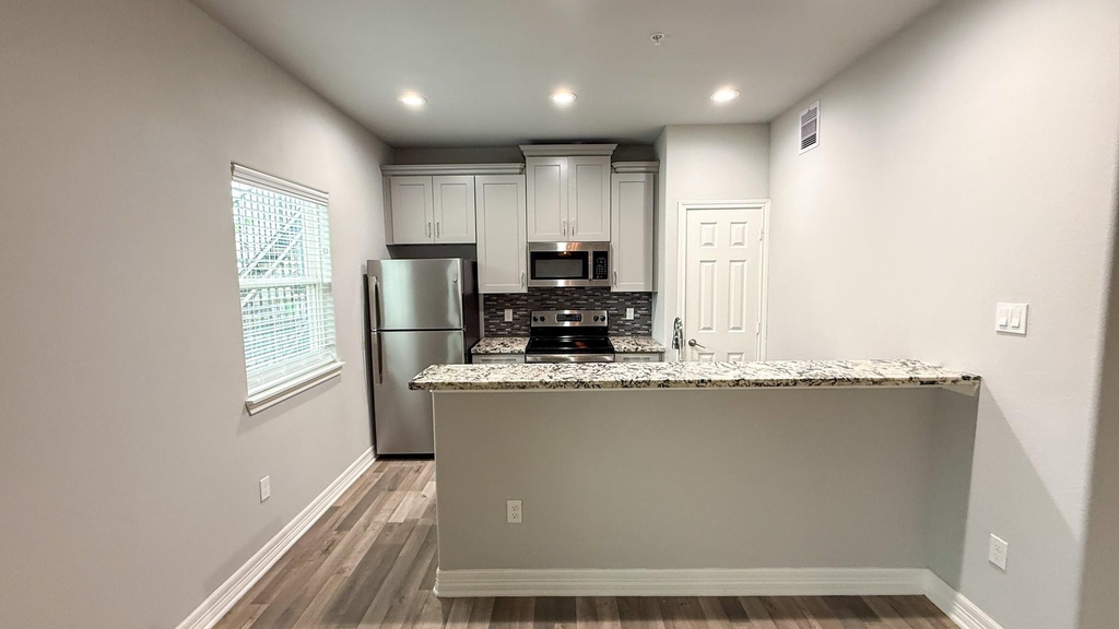 7823 Gladstone Street - Photo 0