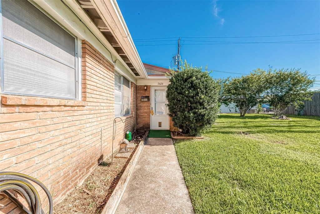 3426 Bradford Street - Photo 2