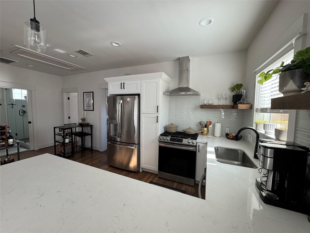 1033 Adele Street - Photo 6