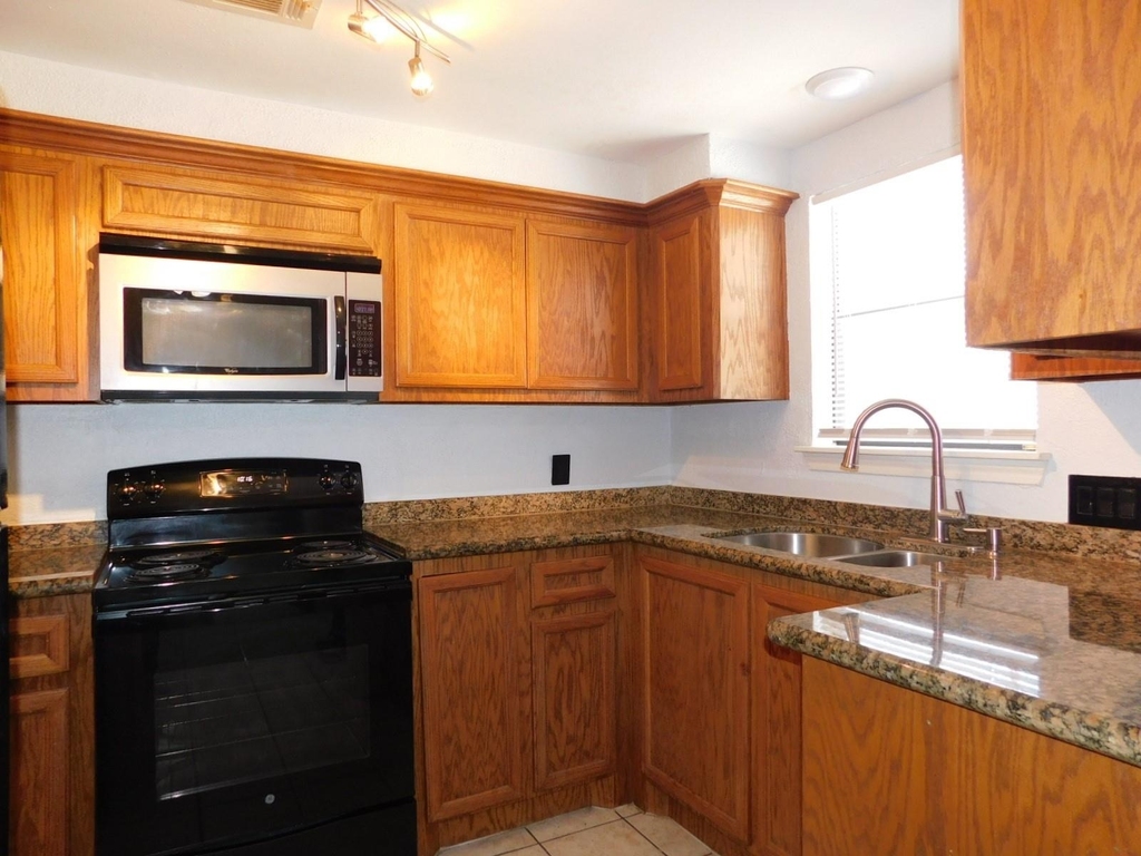 11710 Southlake Drive - Photo 2