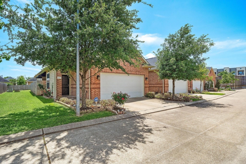 912 Sweet Pine Drive - Photo 1