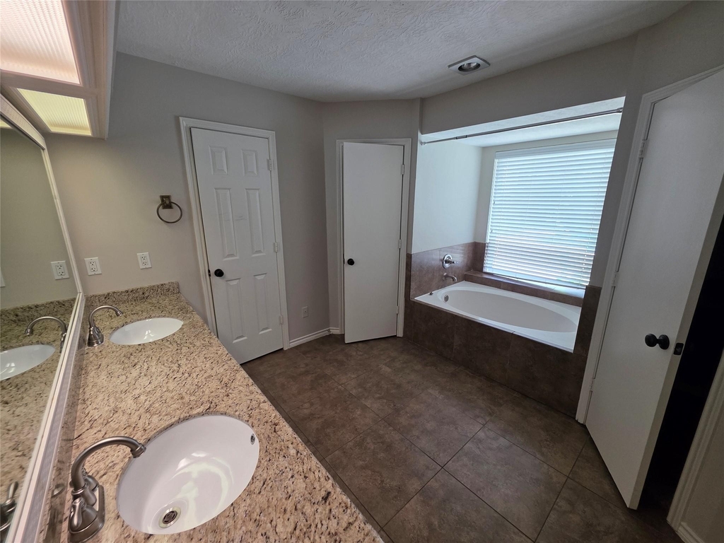 16806 Sandypine Circle - Photo 9