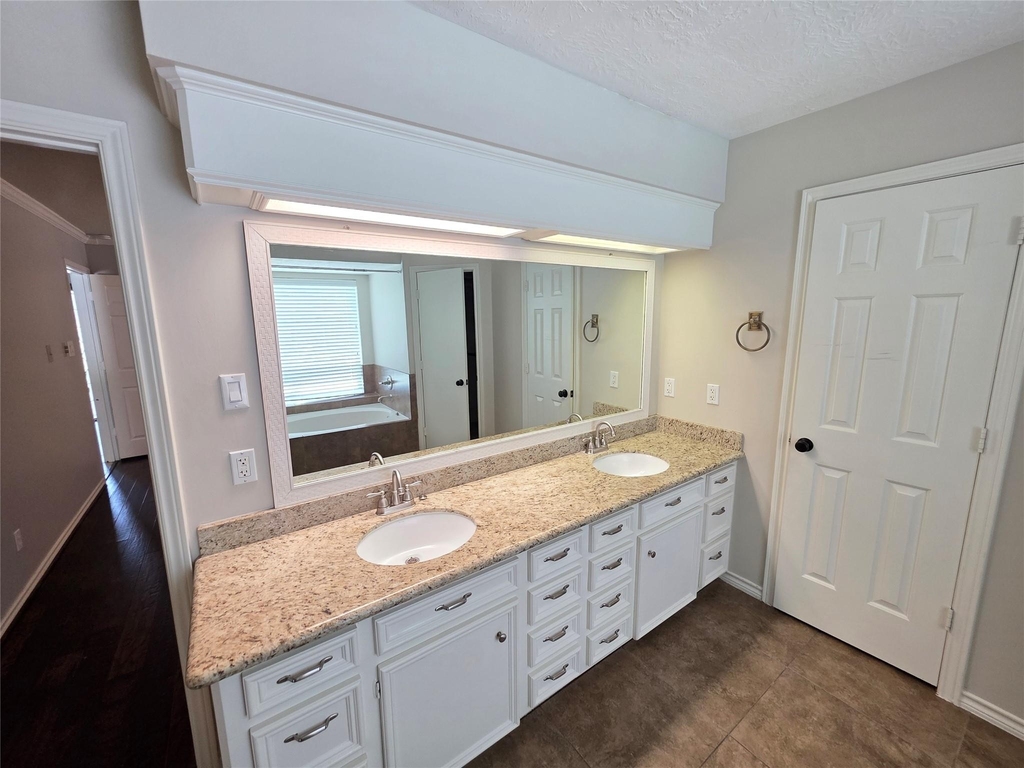 16806 Sandypine Circle - Photo 10