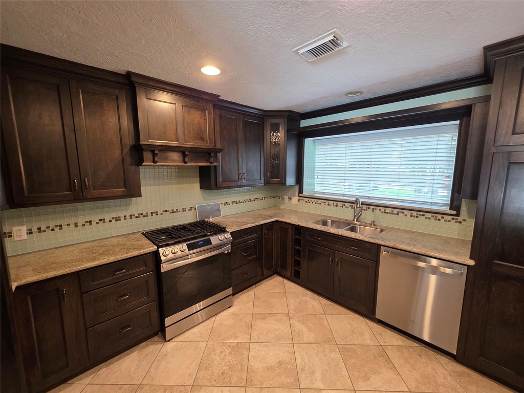 16806 Sandypine Circle - Photo 17