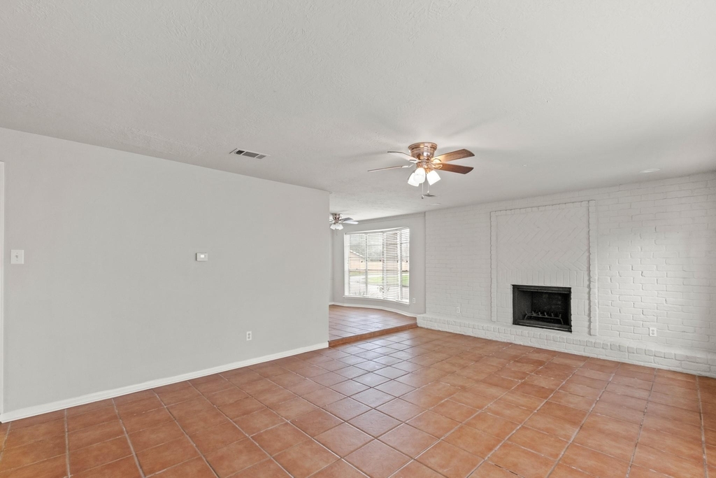 2922 Hunters Glen Drive - Photo 3