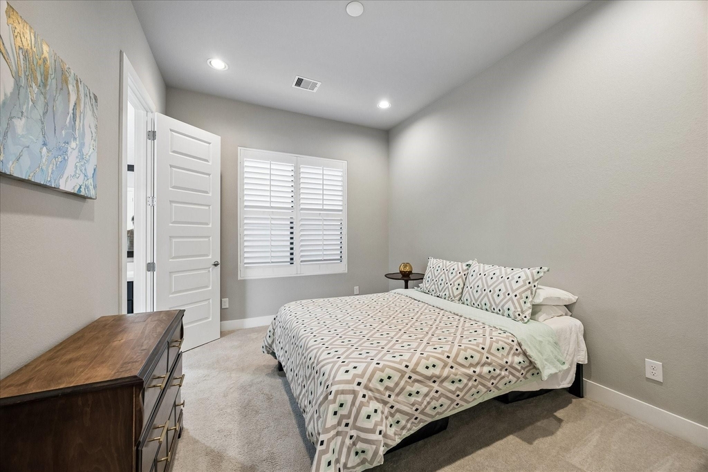 2410 Couch Street - Photo 12