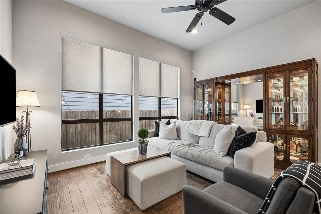 2410 Couch Street - Photo 1