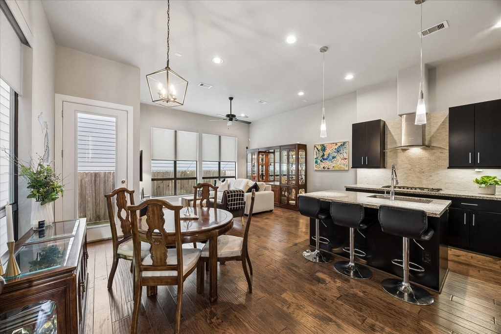 2410 Couch Street - Photo 0