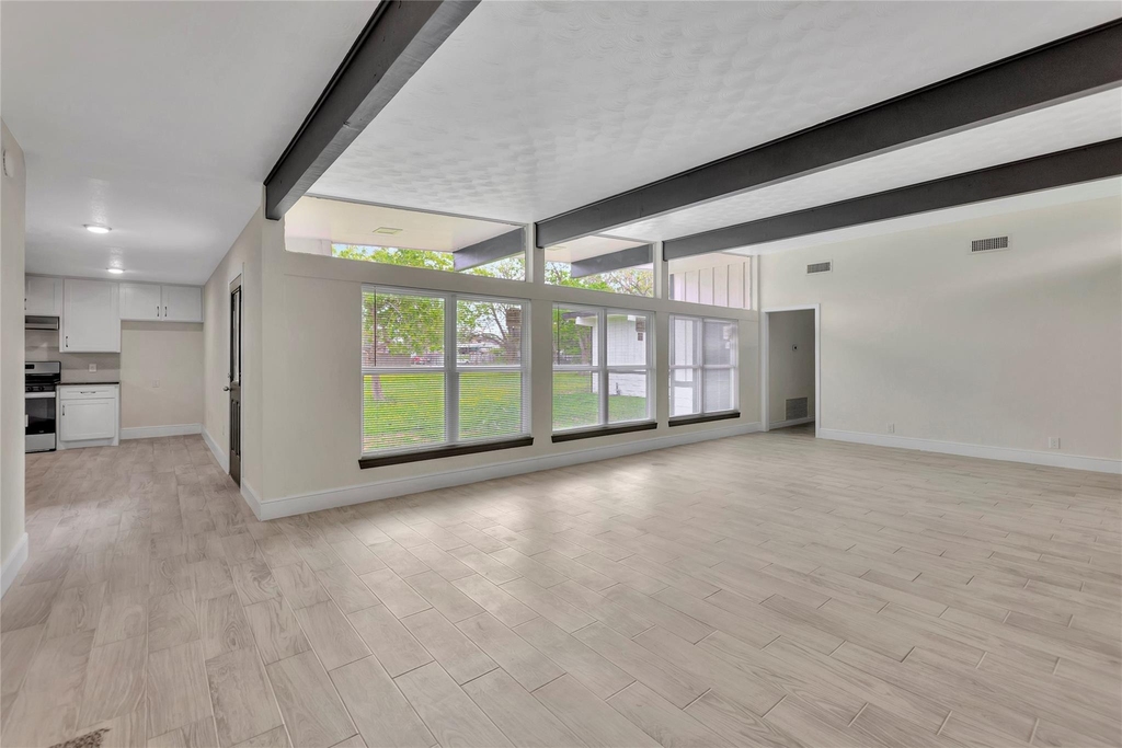 9010 Freeland Street - Photo 4
