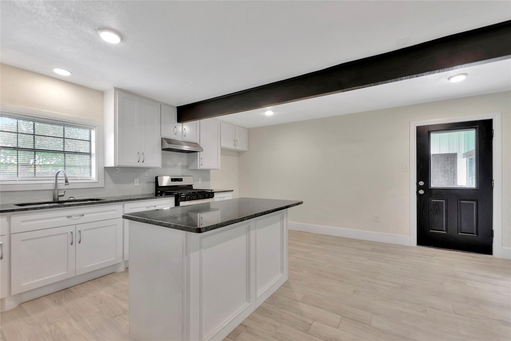 9010 Freeland Street - Photo 1