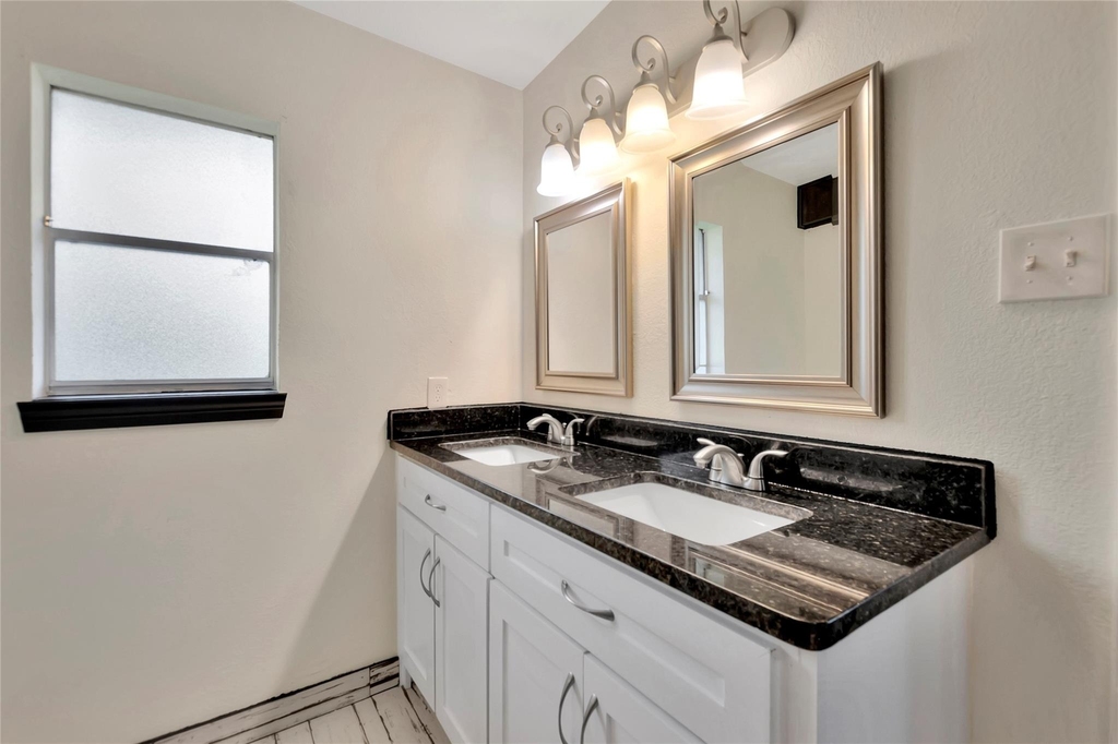 9010 Freeland Street - Photo 8