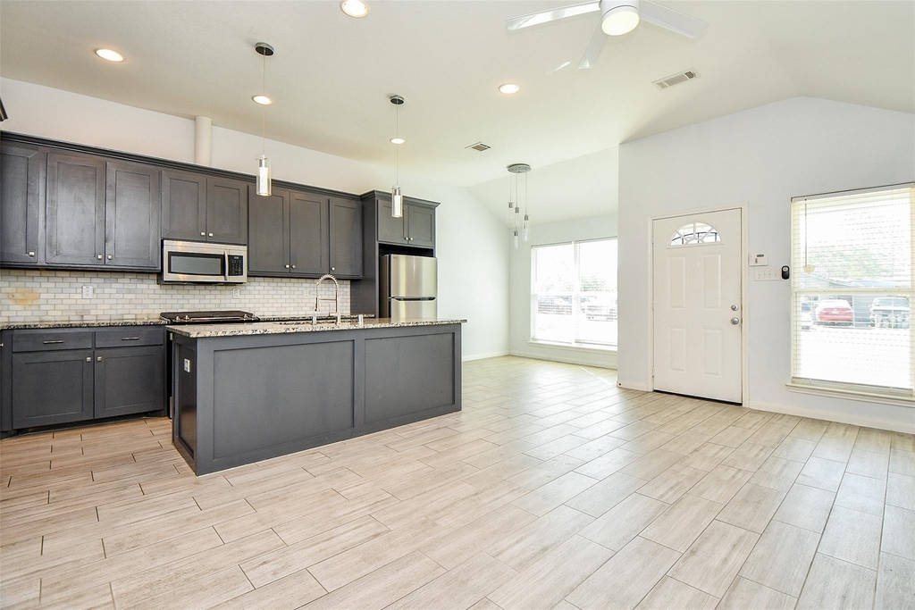 6747 England Street - Photo 5