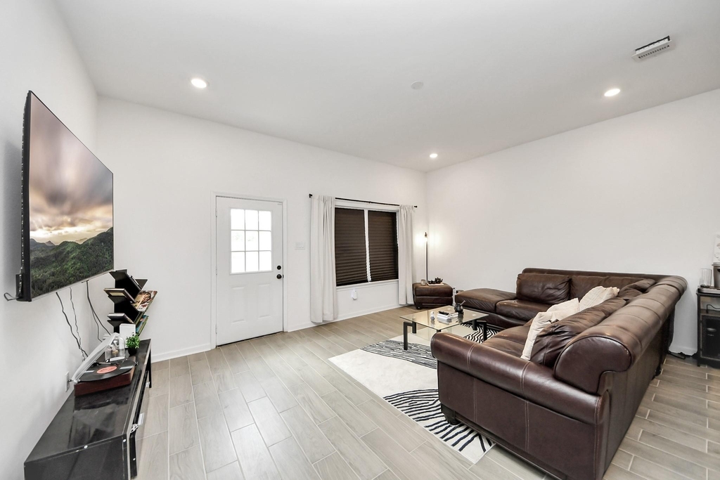 4613 Ireland Street - Photo 18