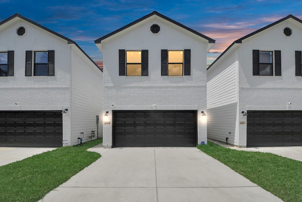 4613 Ireland Street - Photo 0