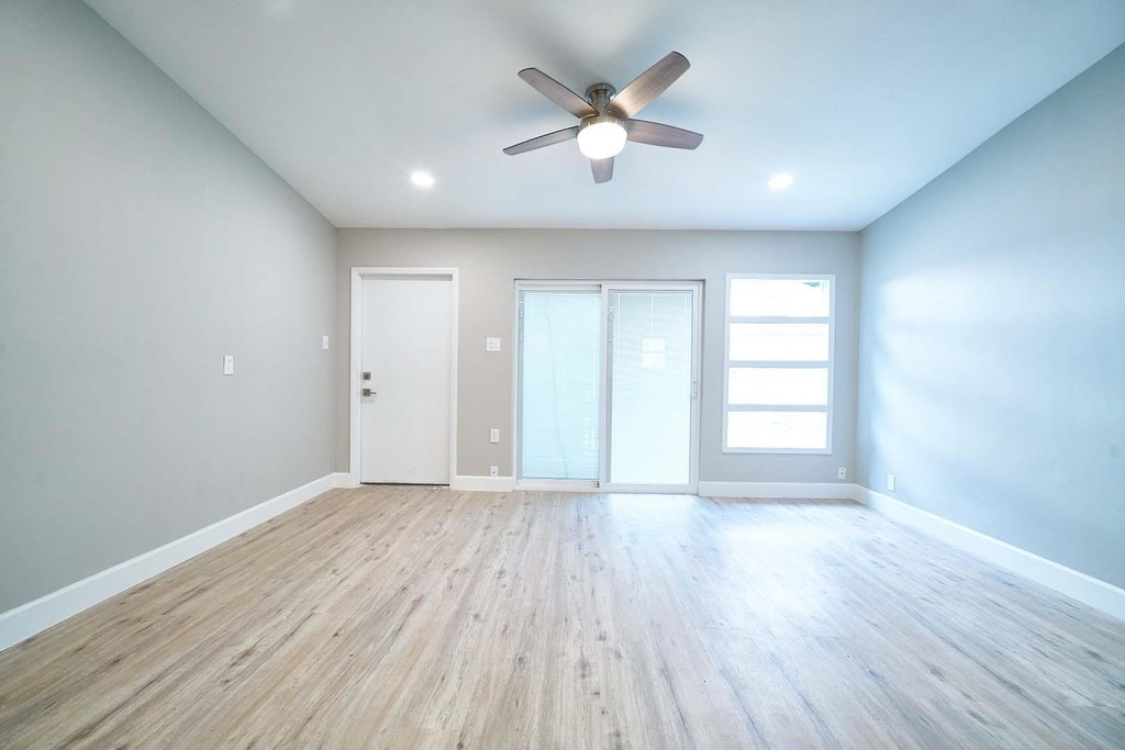 5315 Beechnut Street - Photo 4