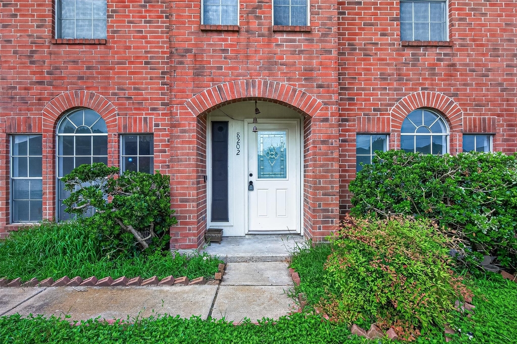 8202 Worthington Dr - Photo 2