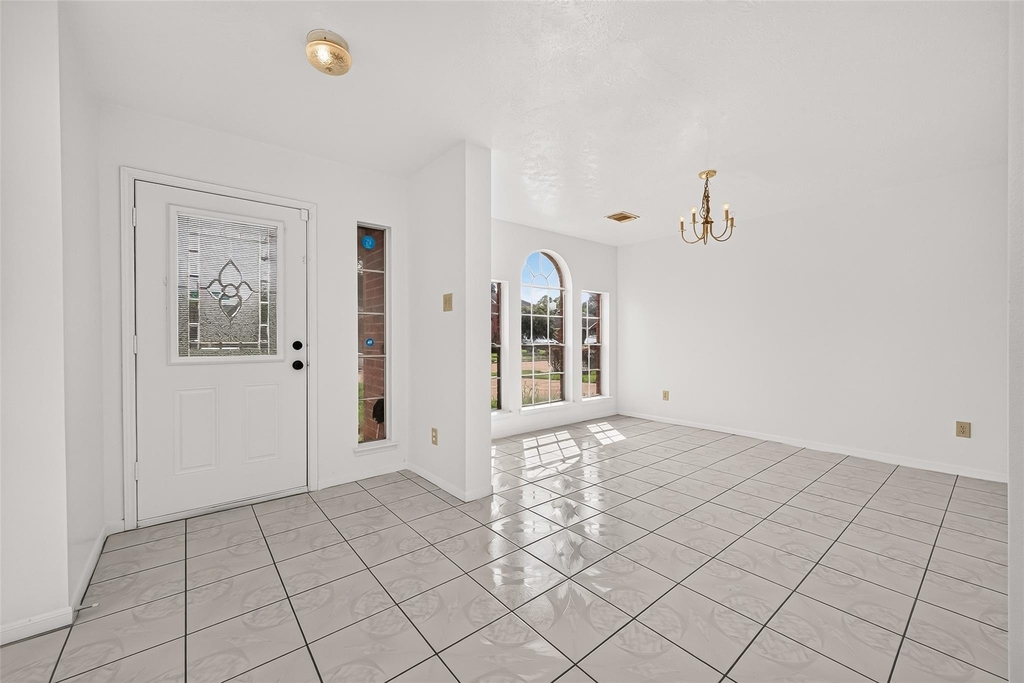 8202 Worthington Dr - Photo 3