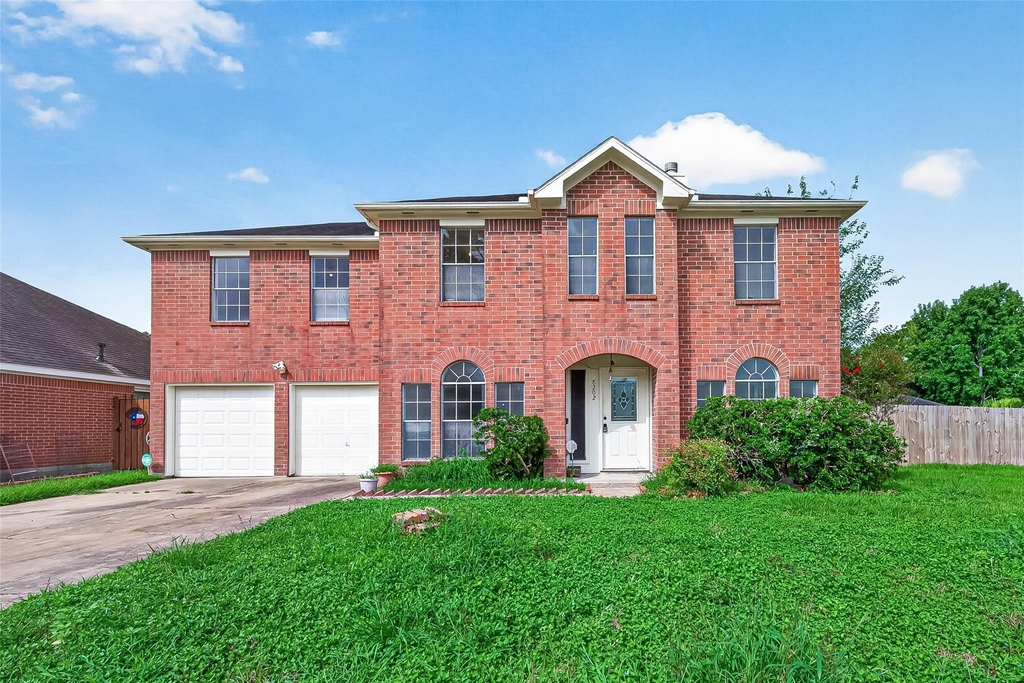 8202 Worthington Dr - Photo 0