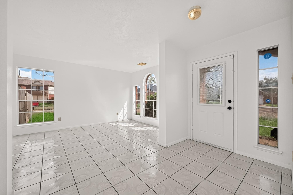 8202 Worthington Dr - Photo 5
