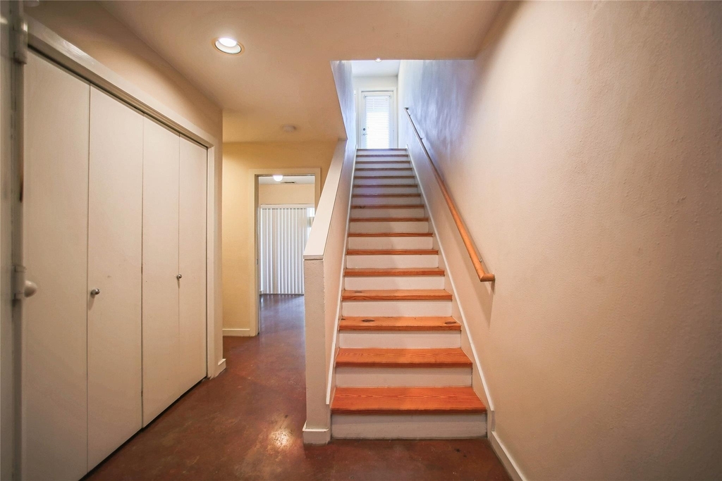 6913 Yellowstone Way Drive - Photo 4