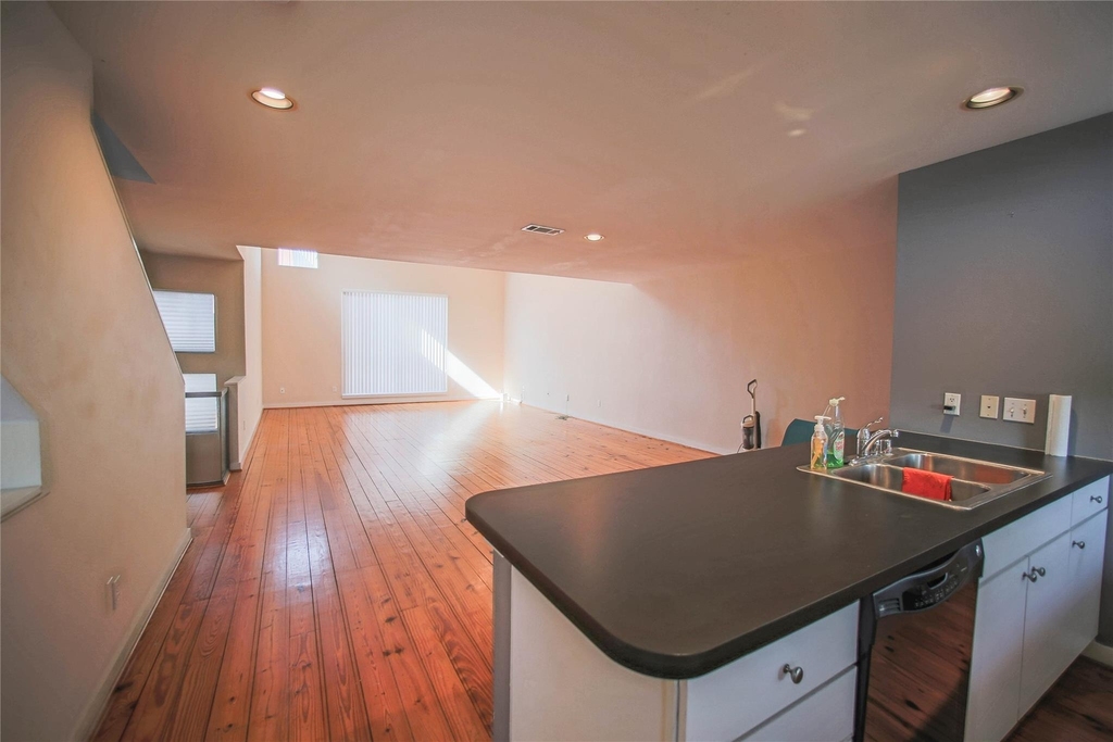6913 Yellowstone Way Drive - Photo 9
