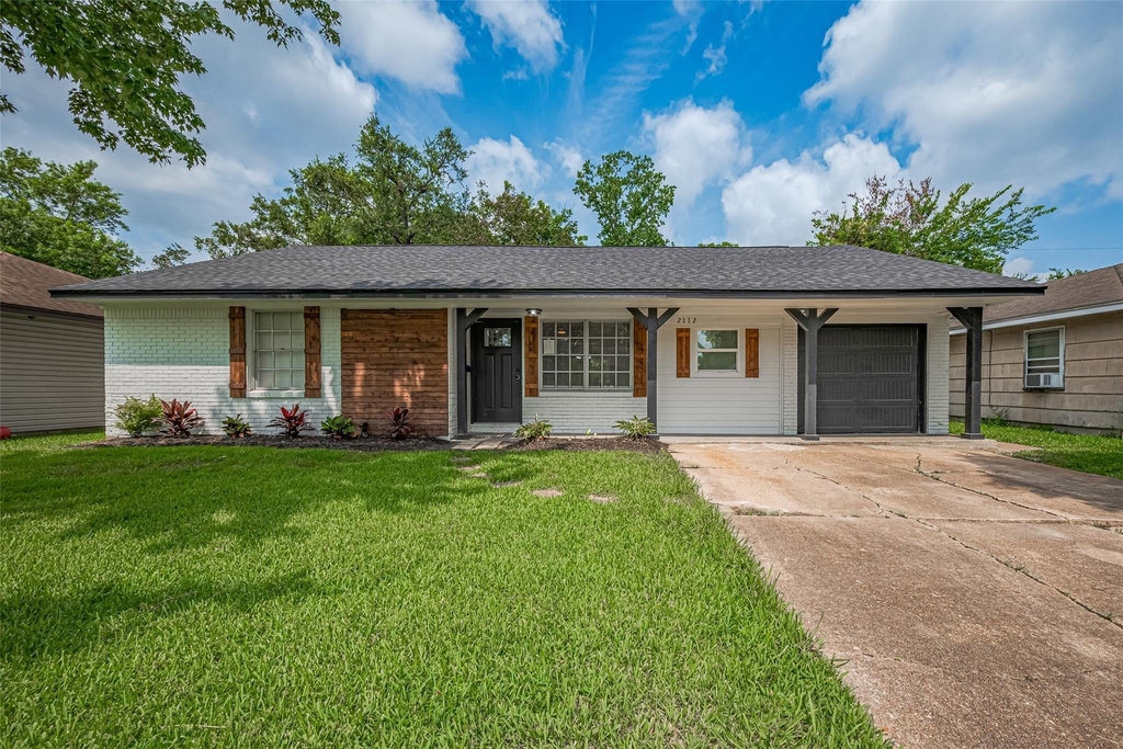 2112 Walnut Lane - Photo 0
